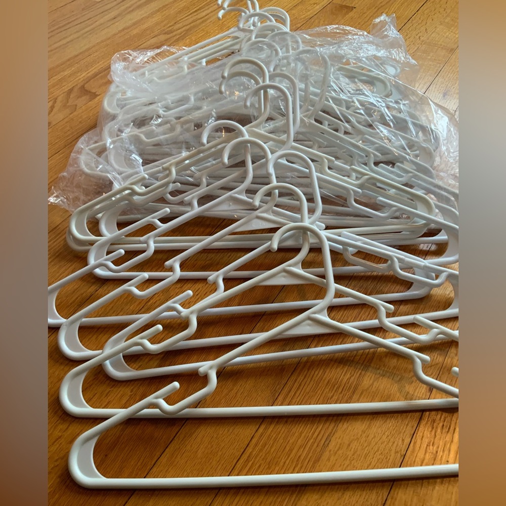 PLASTIC WHITE COAT HANGERS LOT OF 30 EXCELLENT CONDITION Clothing Heavy … - Picture 2 of 5